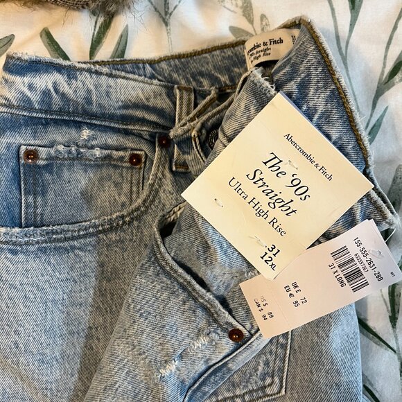 Ultra High Rise 90s Straight Jean (Light Wash) - Picture 5 of 5